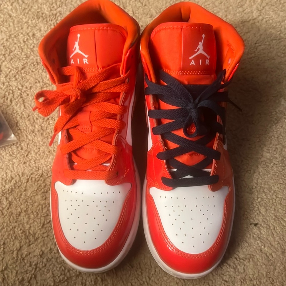 Big kids Jordan 1 mid